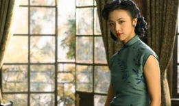 穿成娱乐圈小糊咖只想摆烂吃瓜,娱乐圈小糊咖的摆烂吃瓜日常